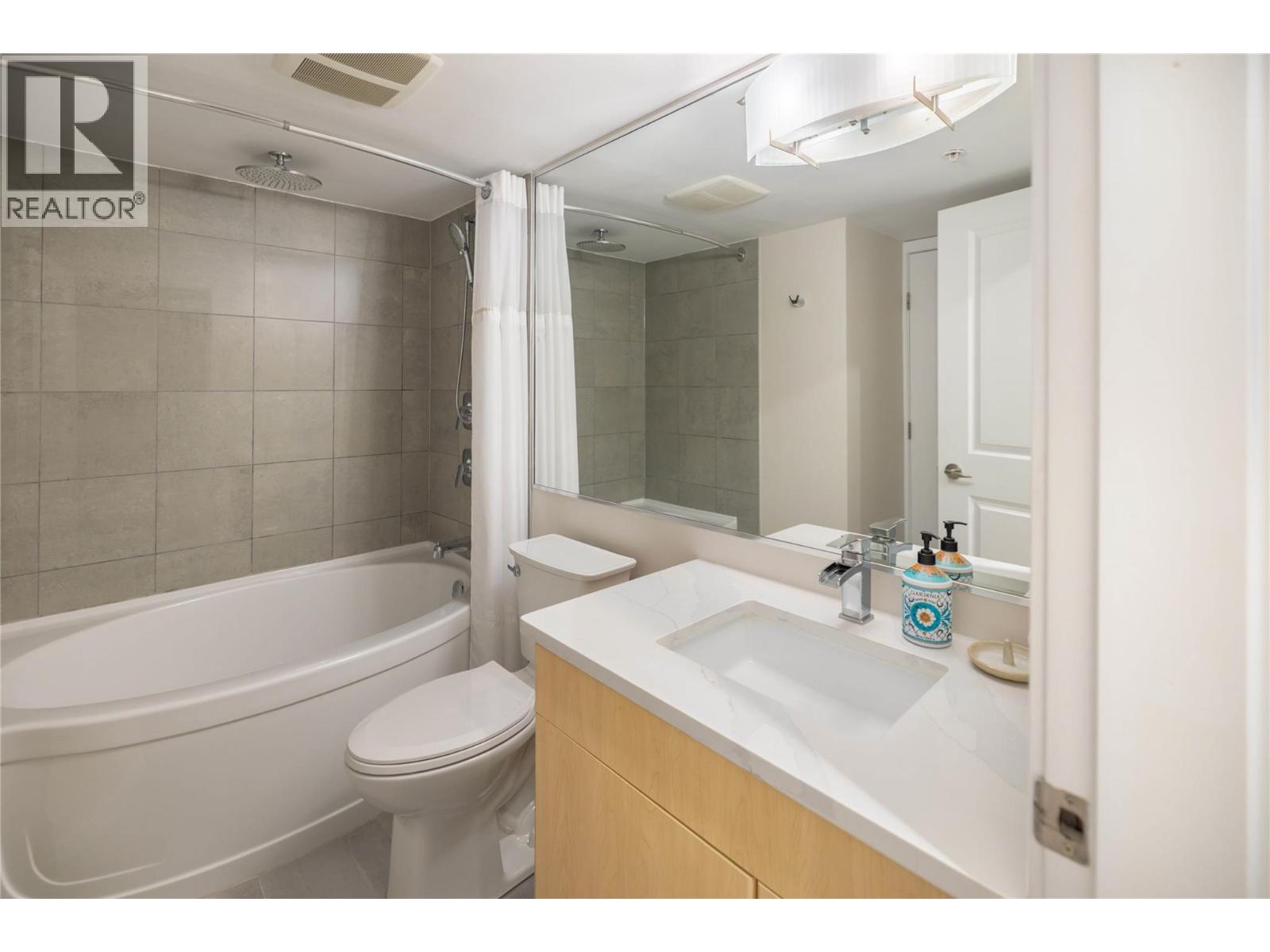 205 563 Yates Road, Kelowna