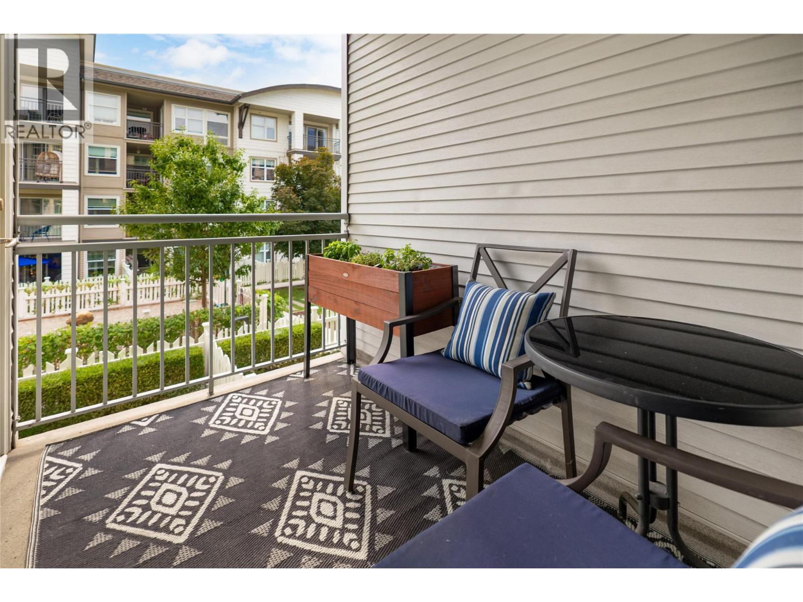 205 563 Yates Road, Kelowna