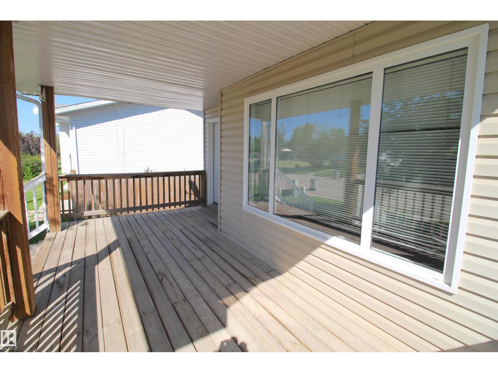 Photo 9 of 5002 52 Av, Calmar AB
