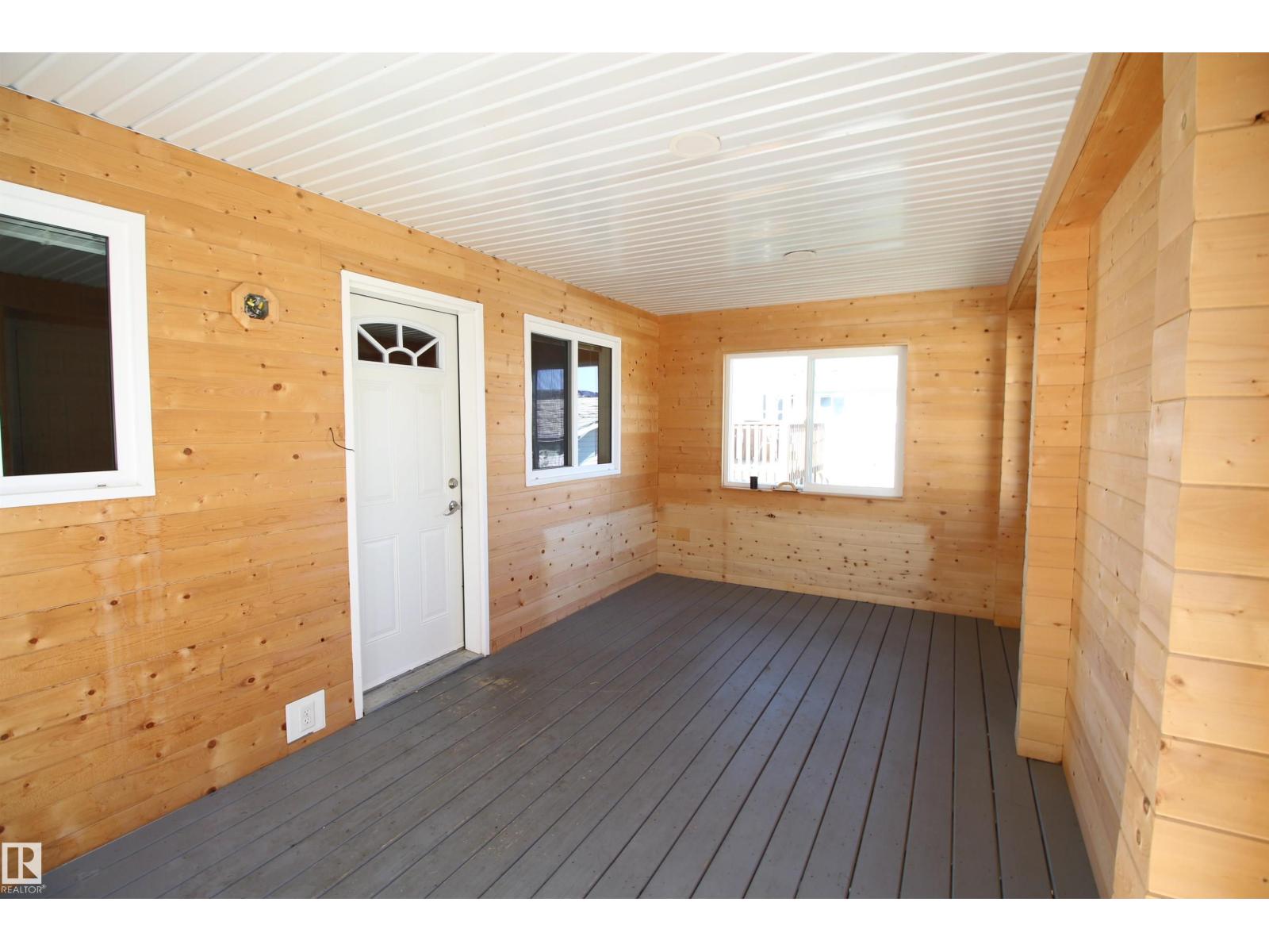 Photo 10 of 5002 52 Av, Calmar AB