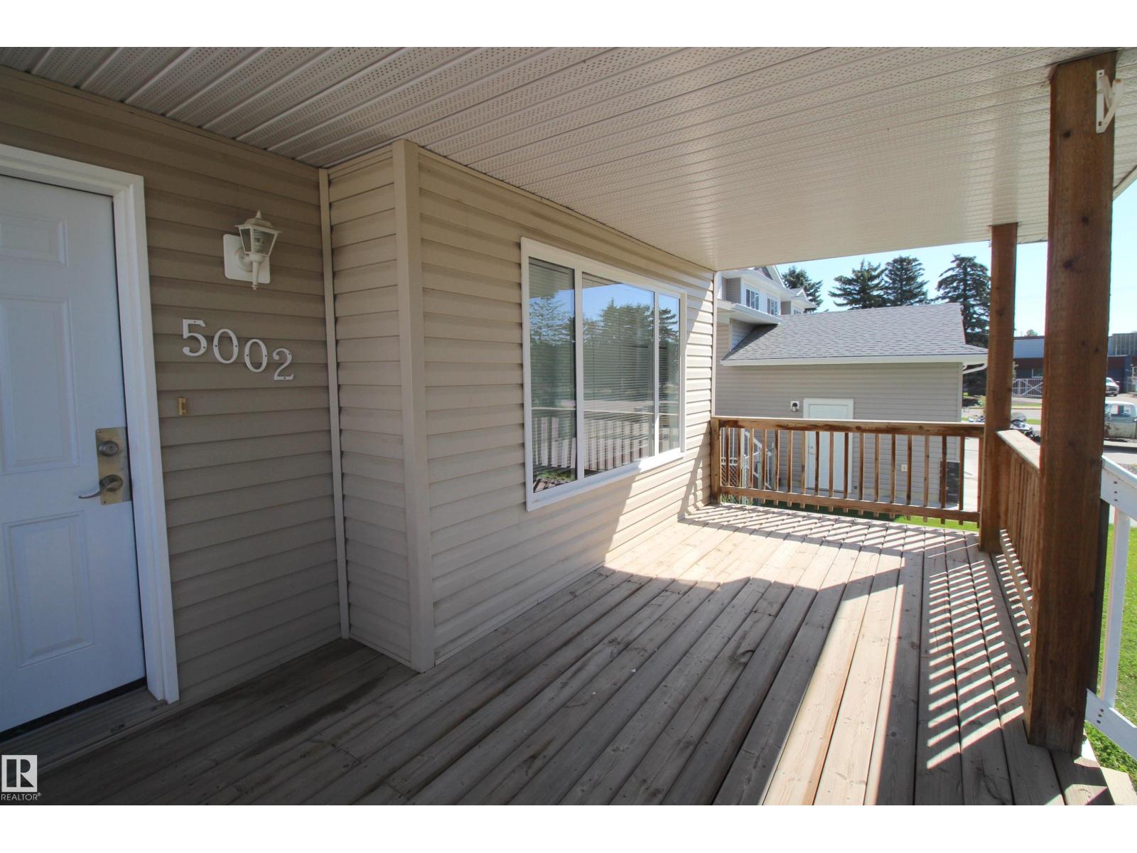Photo 7 of 5002 52 Av, Calmar AB