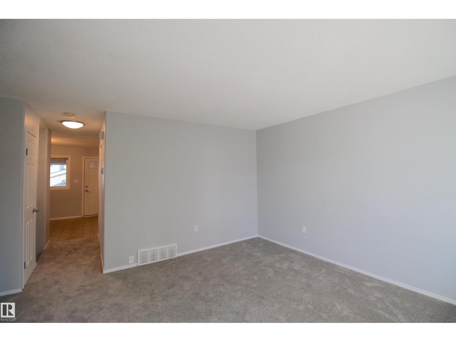 Photo 29 of 5002 52 Av, Calmar AB
