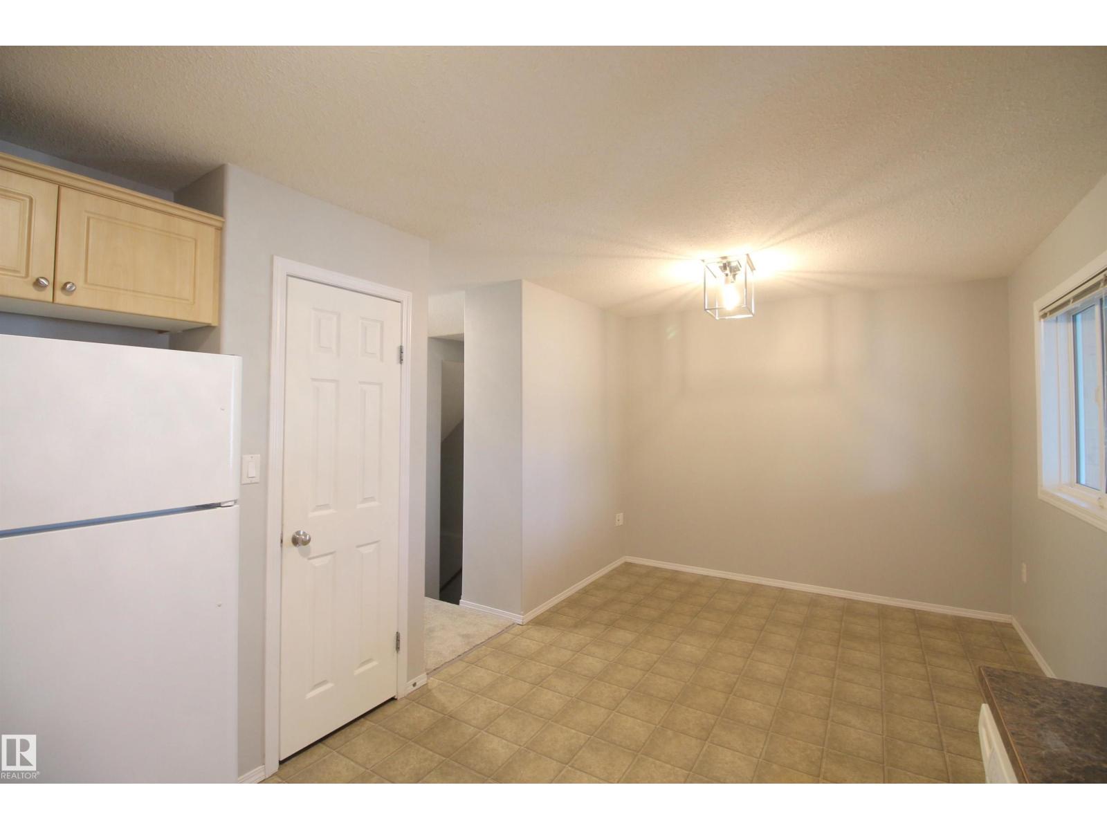 Photo 22 of 5002 52 Av, Calmar AB