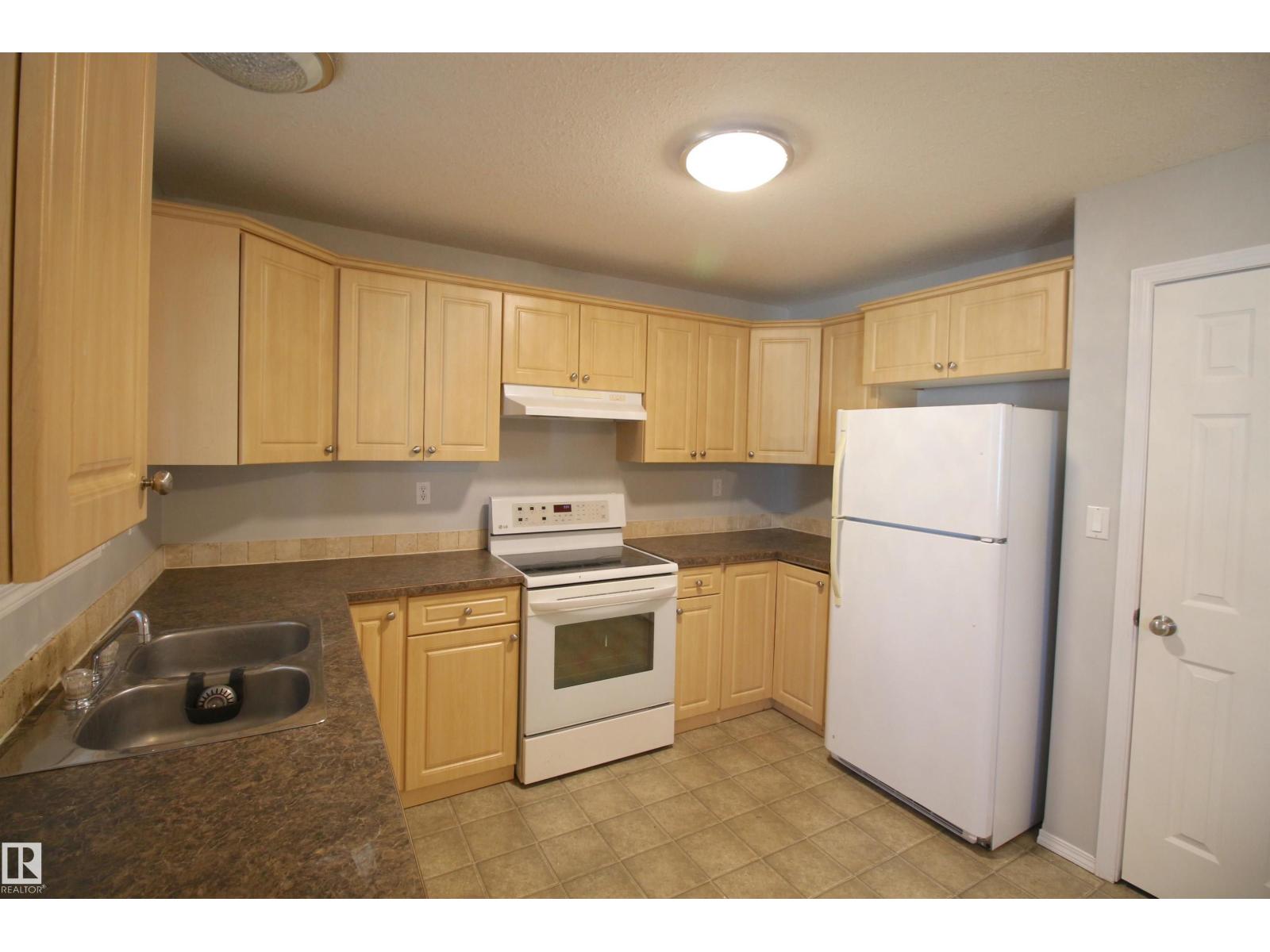 Photo 21 of 5002 52 Av, Calmar AB