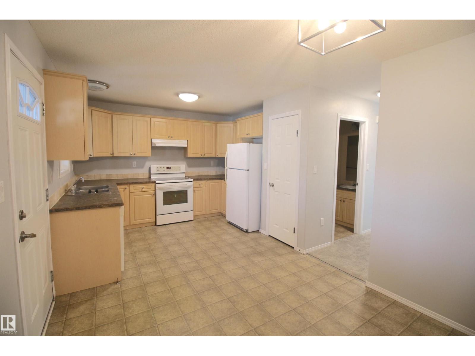 Photo 25 of 5002 52 Av, Calmar AB
