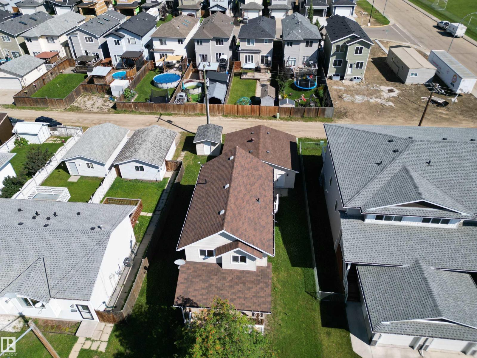 Photo 14 of 5002 52 Av, Calmar AB