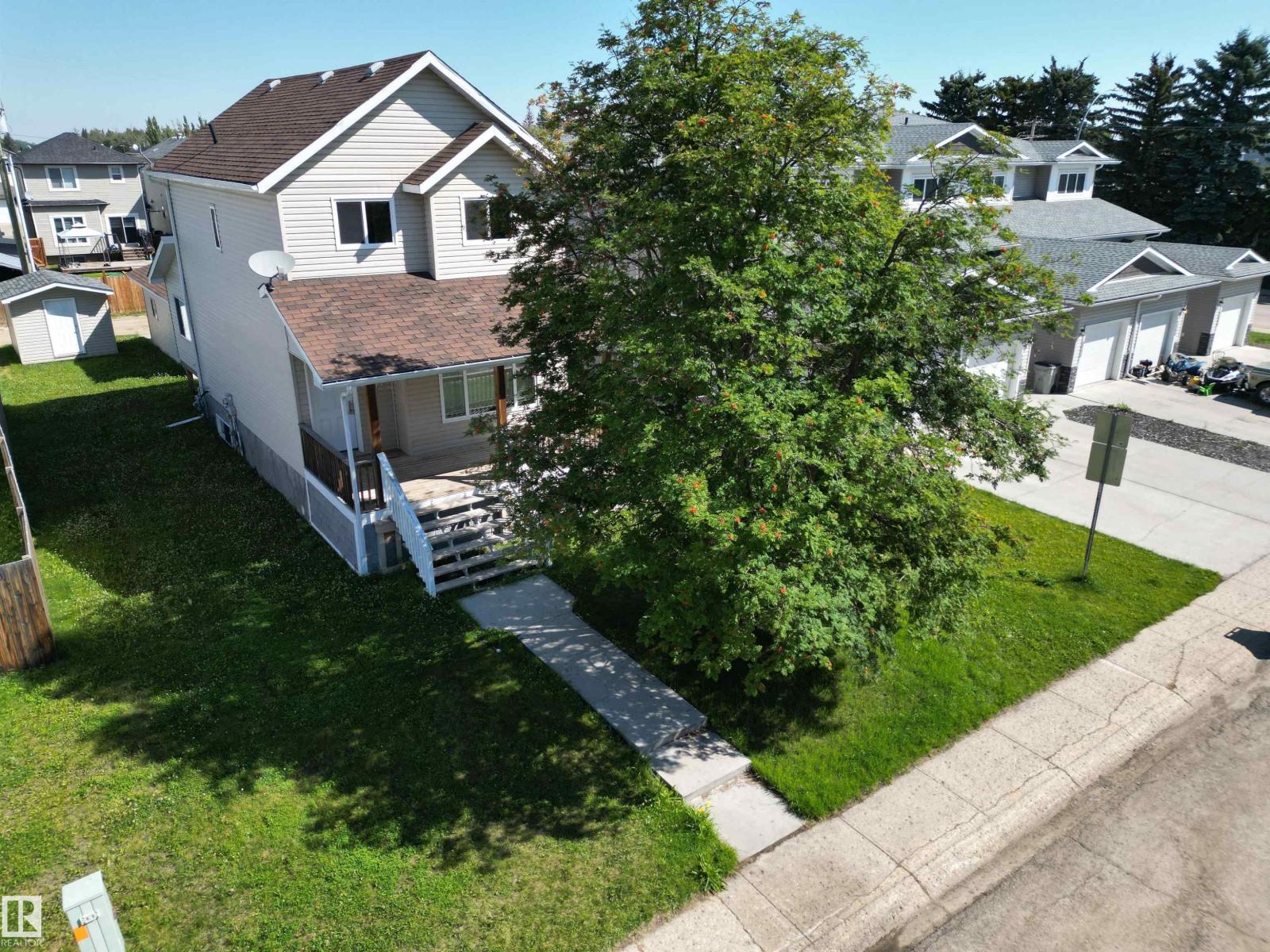 Photo 18 of 5002 52 Av, Calmar AB