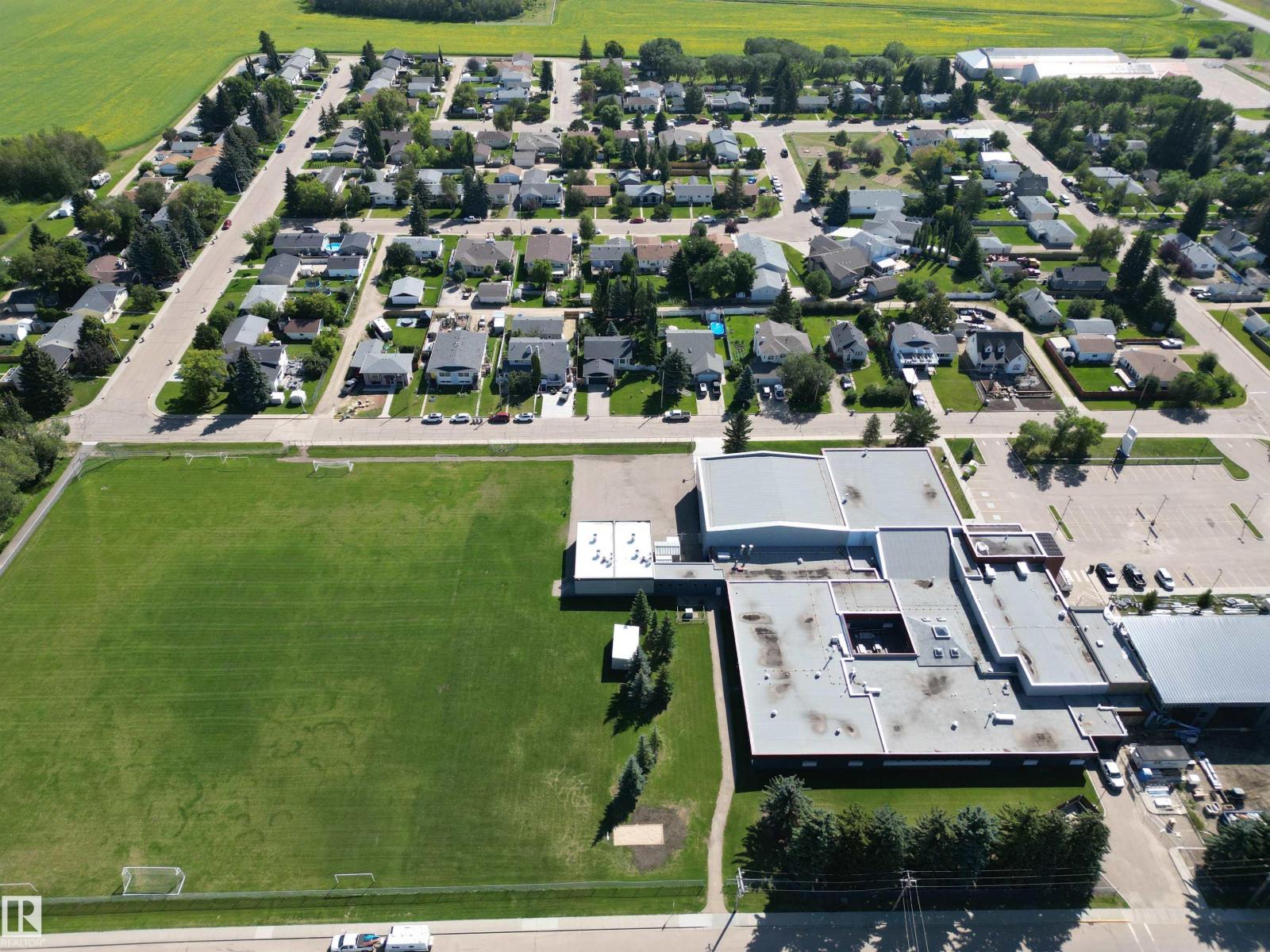 Photo 19 of 5002 52 Av, Calmar AB