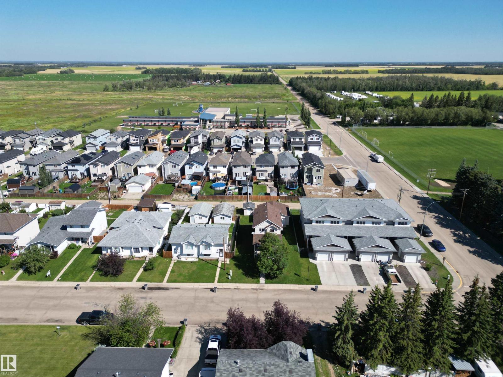 Photo 16 of 5002 52 Av, Calmar AB
