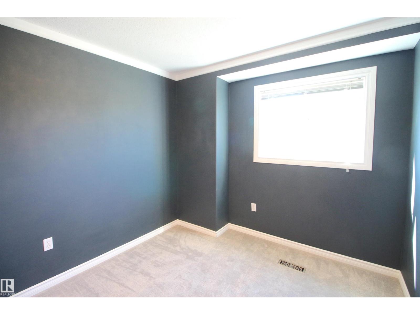 Photo 39 of 5002 52 Av, Calmar AB