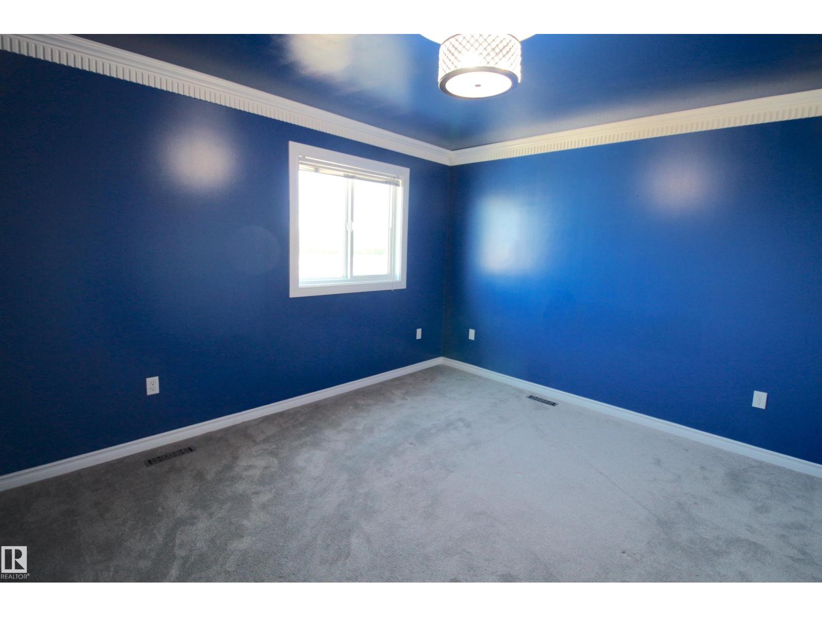 Photo 33 of 5002 52 Av, Calmar AB
