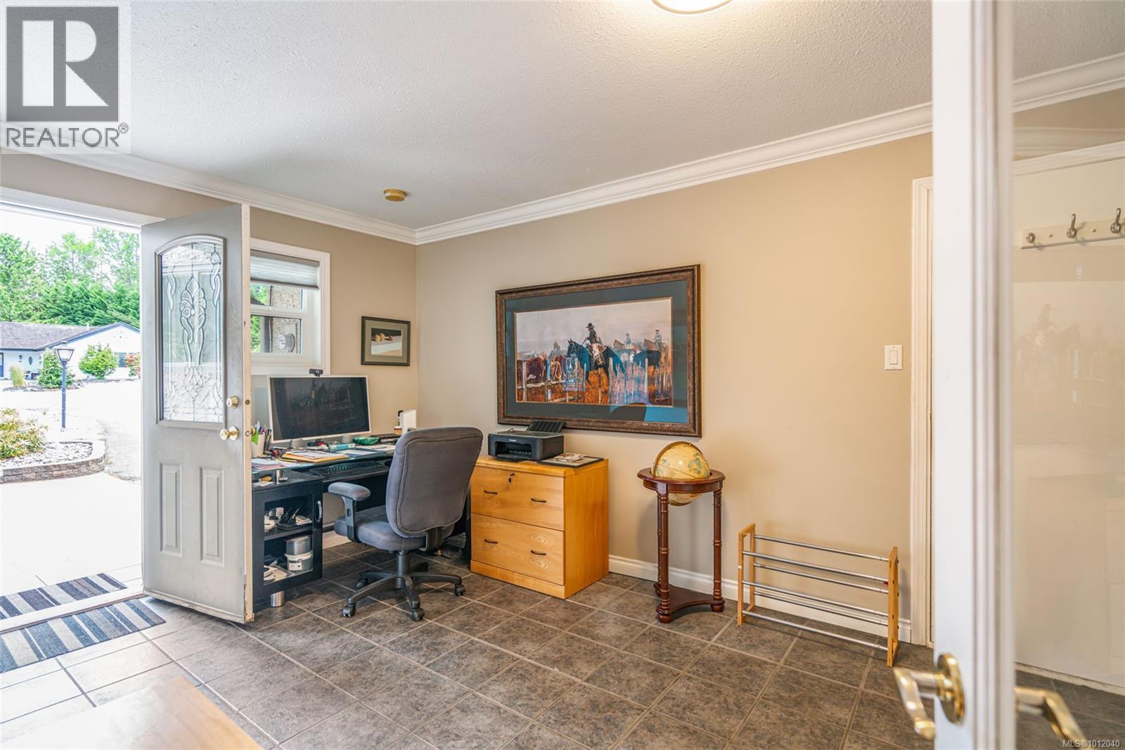 Photo 32 of 1023 Harlequin Rd, Qualicum Beach BC