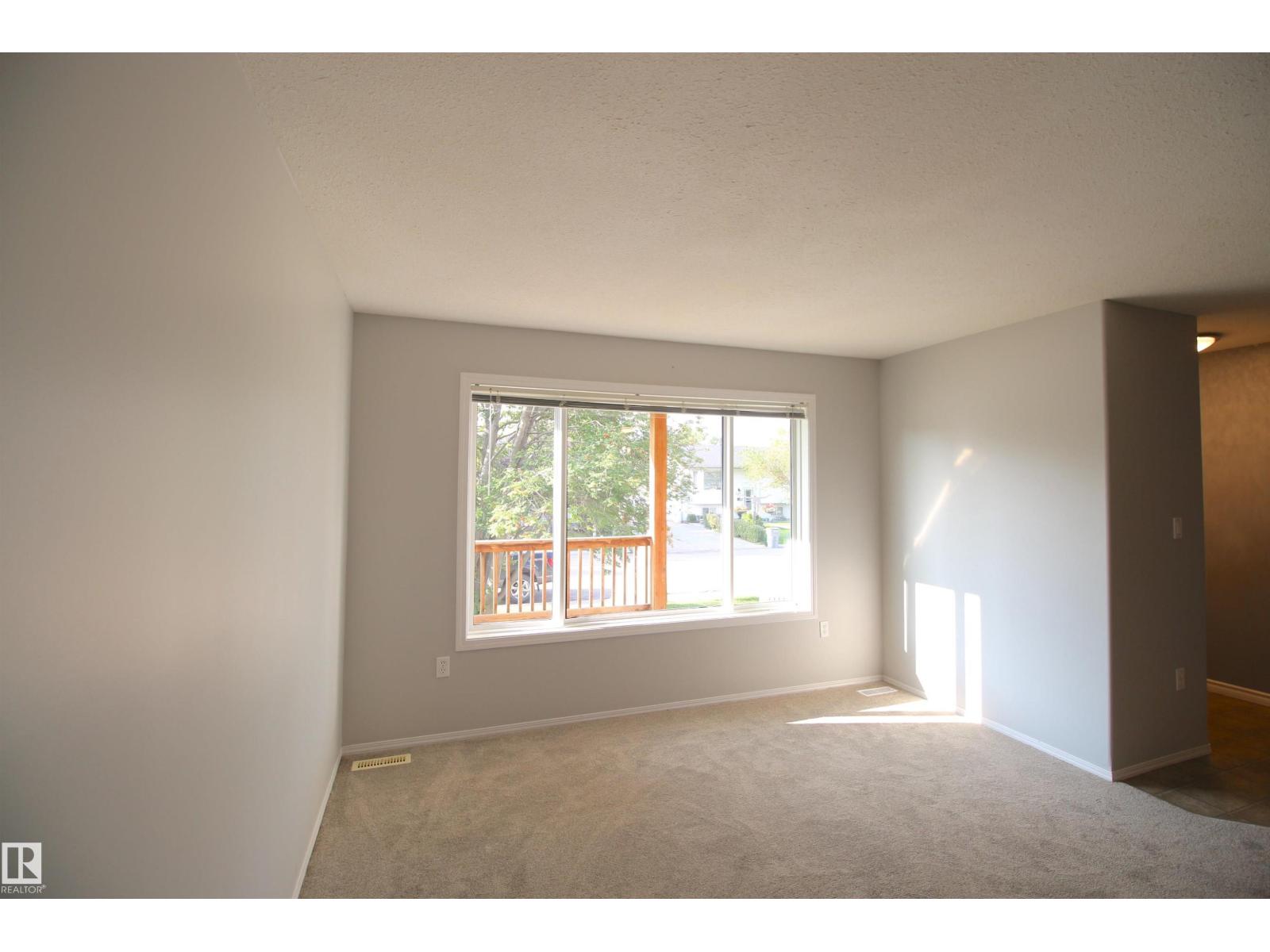 Photo 27 of 5002 52 Av, Calmar AB