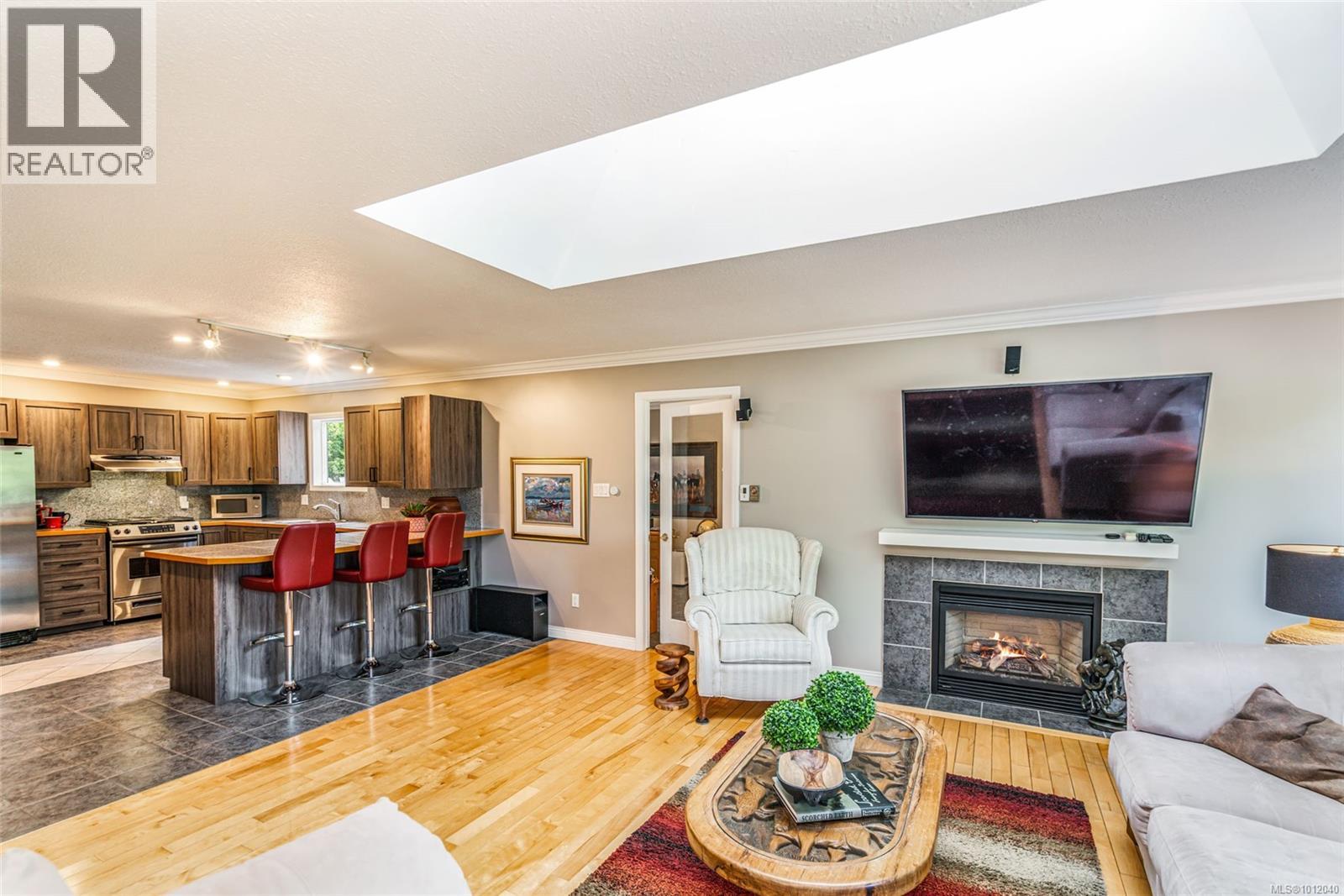 Photo 14 of 1023 Harlequin Rd, Qualicum Beach BC