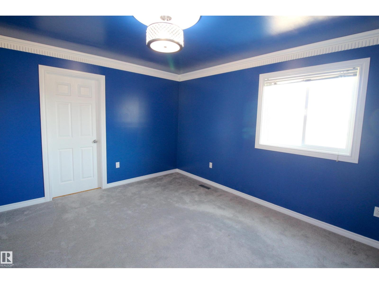 Photo 36 of 5002 52 Av, Calmar AB