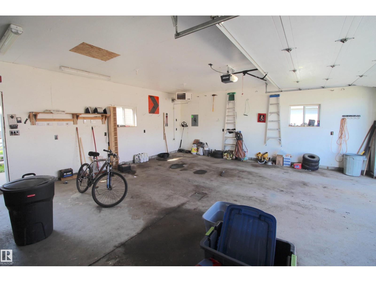 Photo 49 of 5002 52 Av, Calmar AB