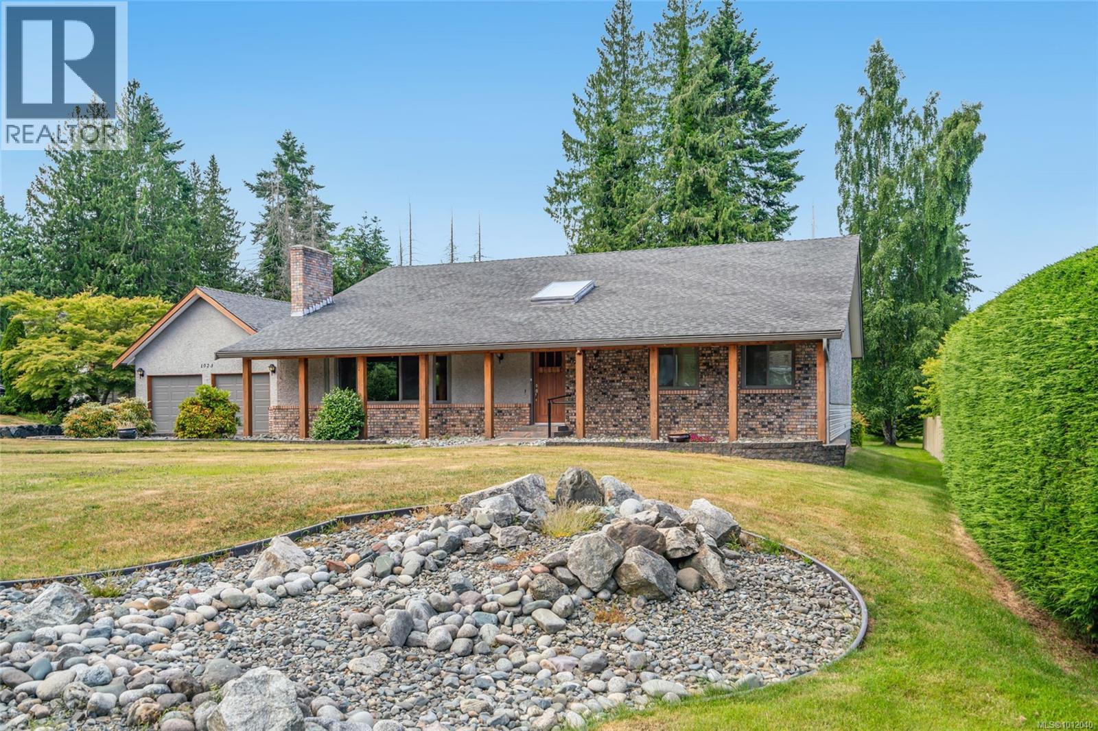 Photo 38 of 1023 Harlequin Rd, Qualicum Beach BC