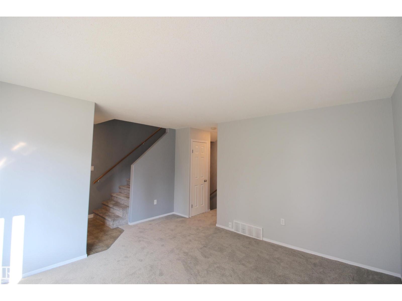 Photo 28 of 5002 52 Av, Calmar AB