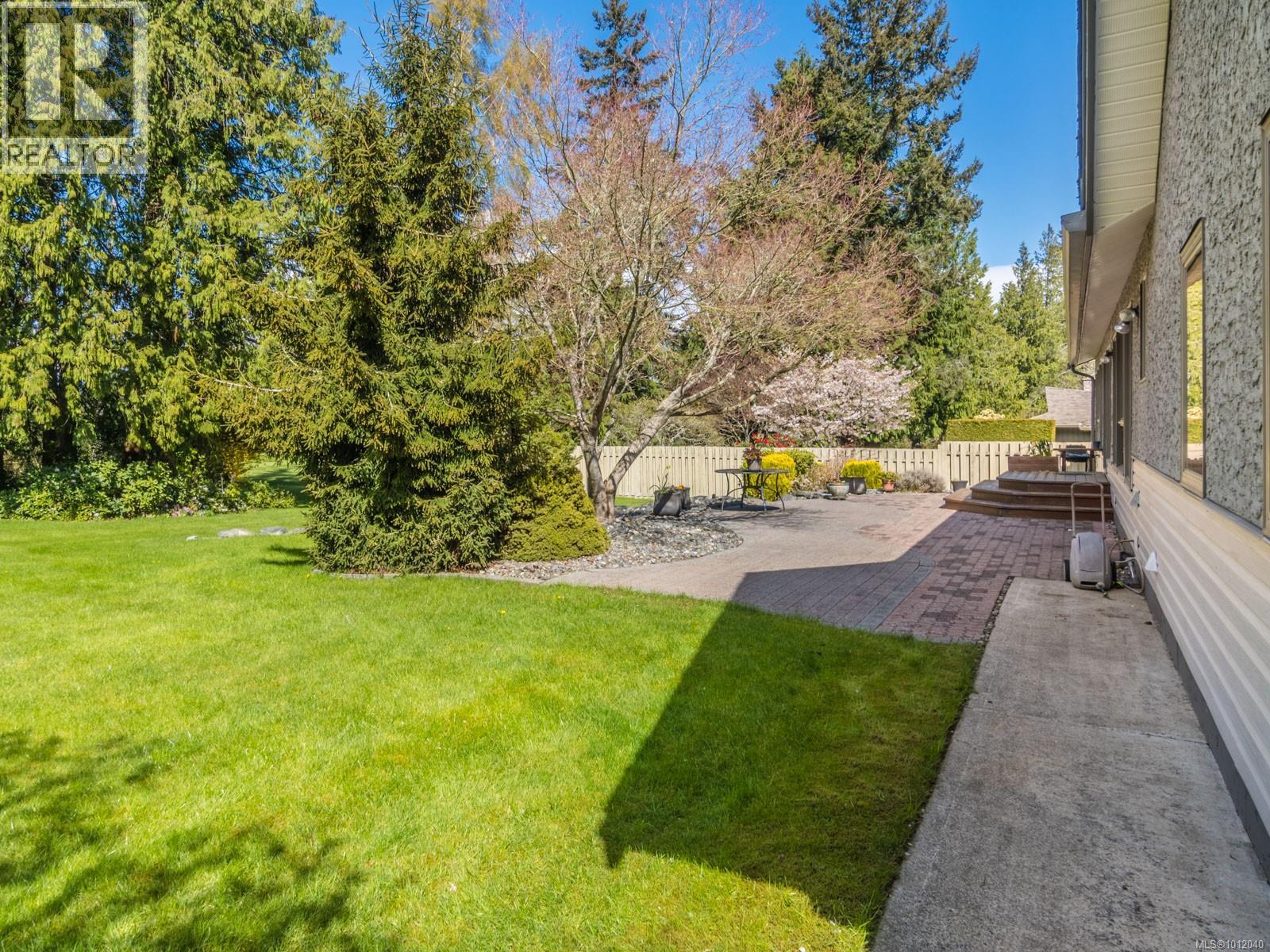 Photo 46 of 1023 Harlequin Rd, Qualicum Beach BC