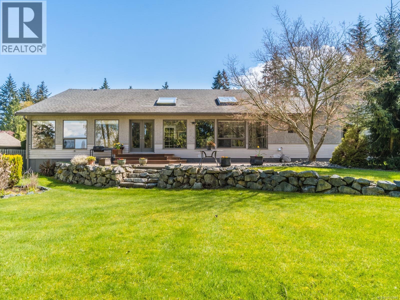 Photo 49 of 1023 Harlequin Rd, Qualicum Beach BC
