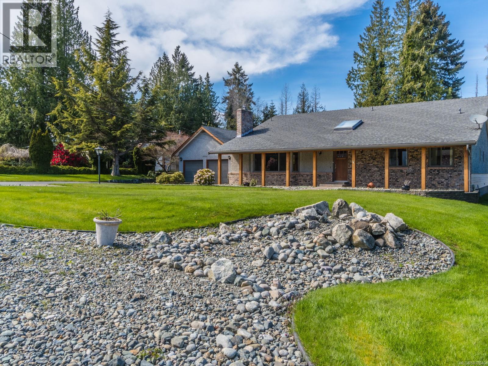 Photo 52 of 1023 Harlequin Rd, Qualicum Beach BC