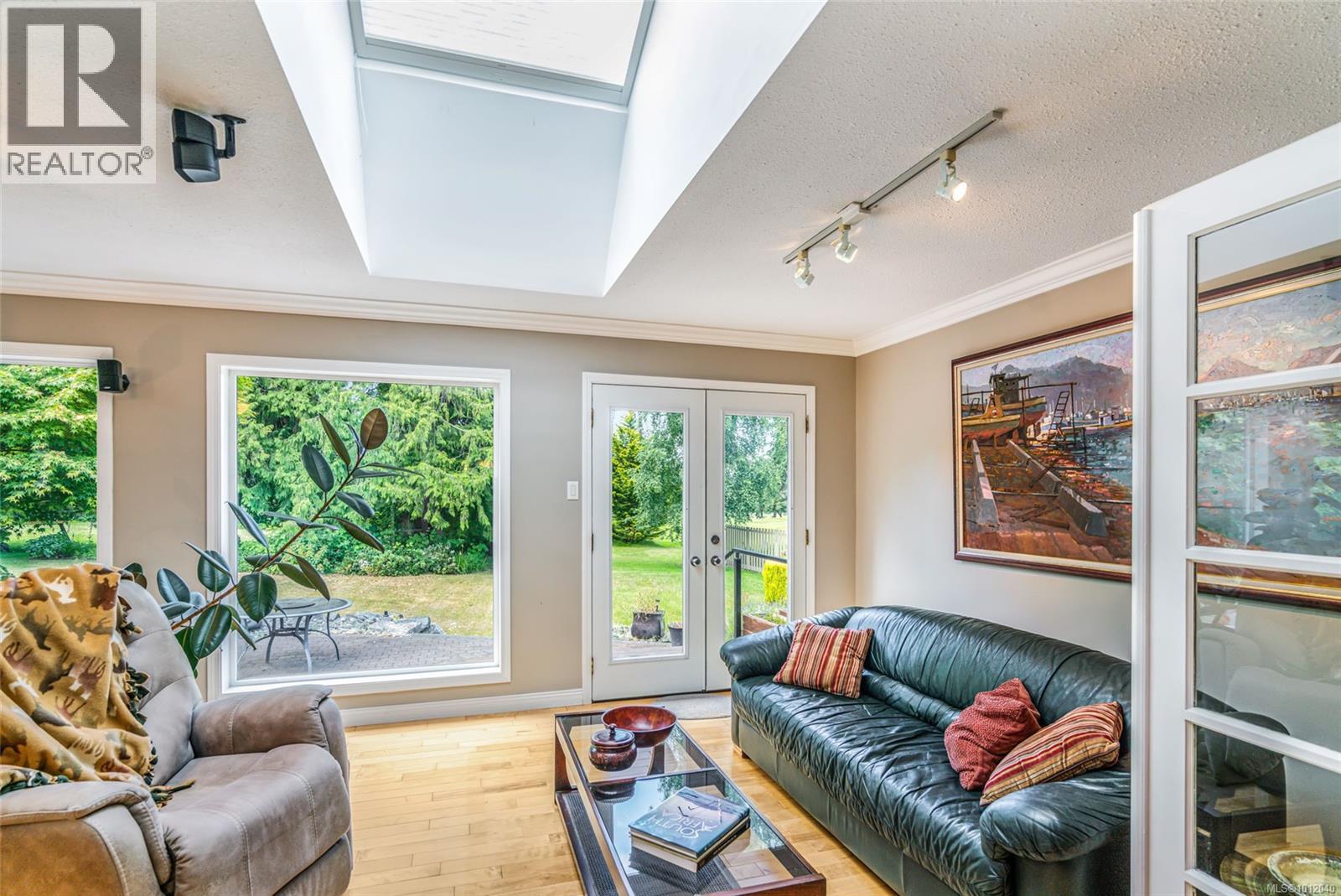 Photo 11 of 1023 Harlequin Rd, Qualicum Beach BC