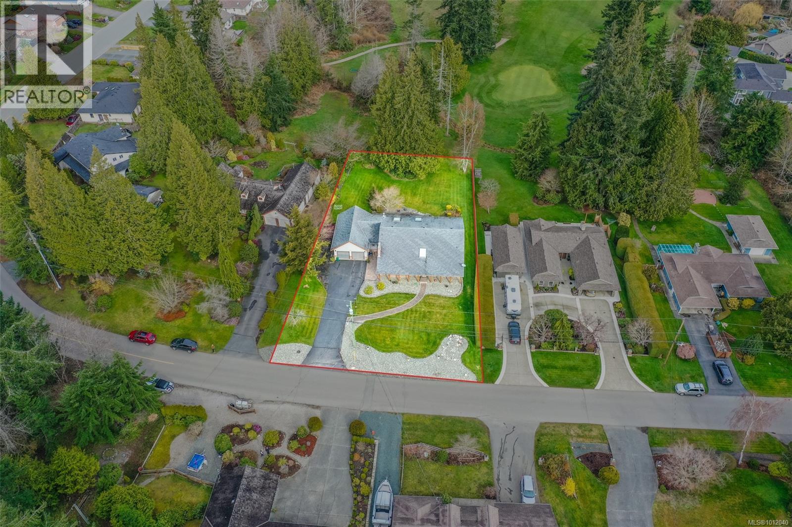 Photo 5 of 1023 Harlequin Rd, Qualicum Beach BC