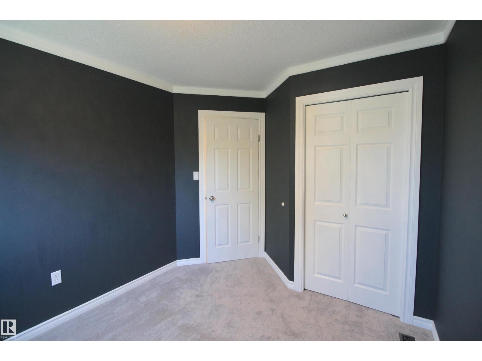 Photo 40 of 5002 52 Av, Calmar AB