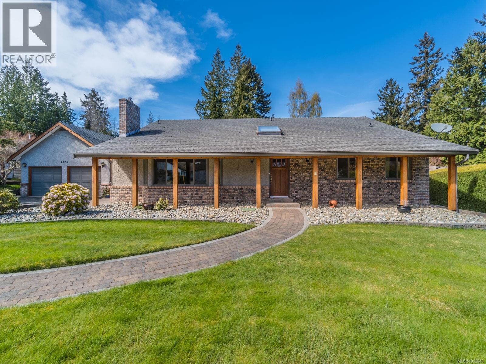 Photo 1 of 1023 Harlequin Rd, Qualicum Beach BC