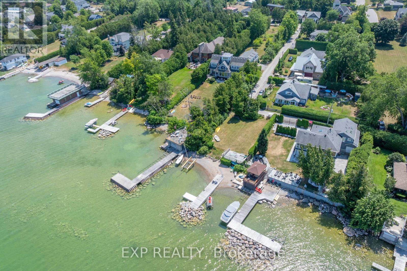 Photo 3 of 45 Westwind Circle, Georgina ON