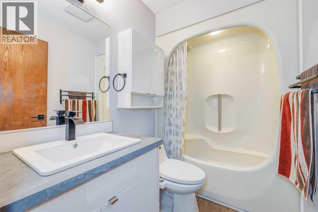 Photo 13 of 5811 Templehill Road Ne, Calgary AB