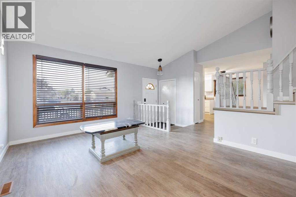 Photo 3 of 5811 Templehill Road Ne, Calgary AB