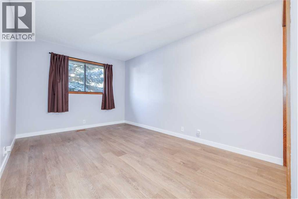 Photo 11 of 5811 Templehill Road Ne, Calgary AB