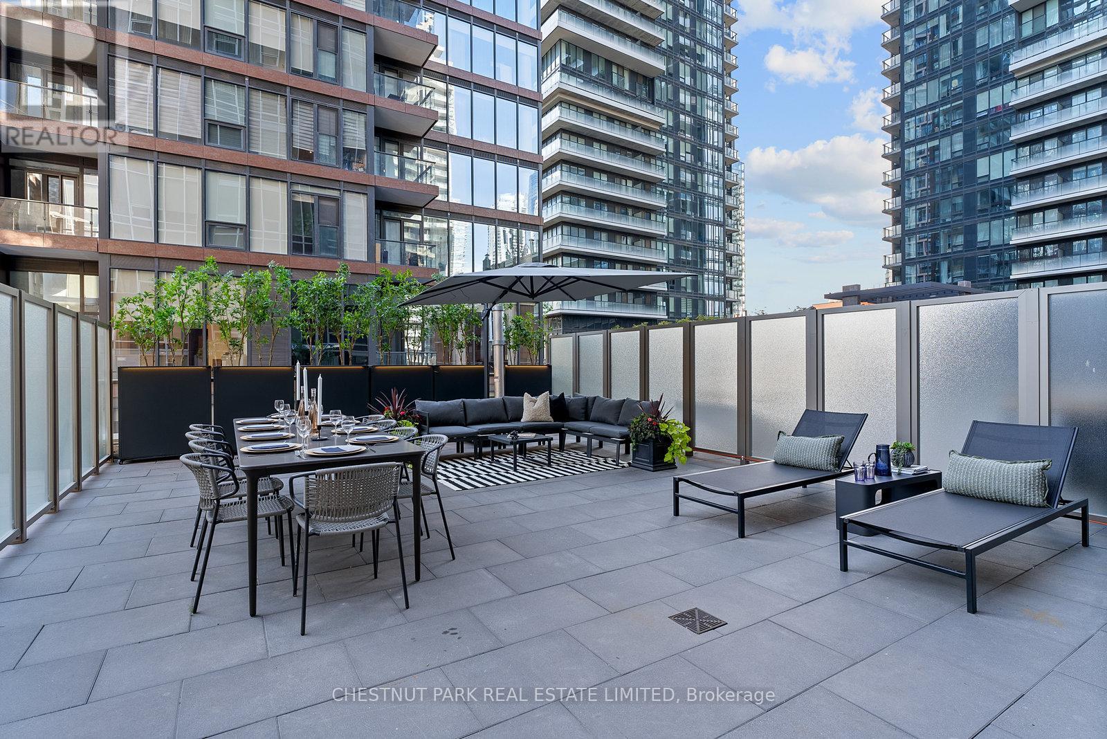 Photo 2 of 610 15 Mercer Street, Toronto ON