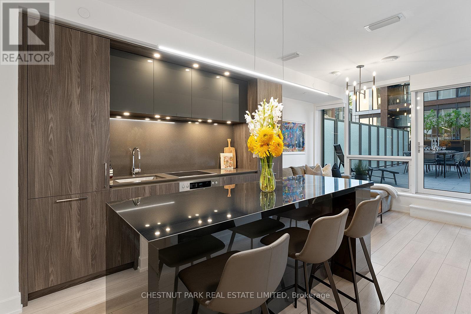Photo 4 of 610 15 Mercer Street, Toronto ON