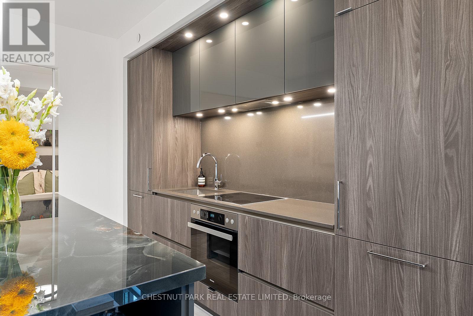 Photo 8 of 610 15 Mercer Street, Toronto ON