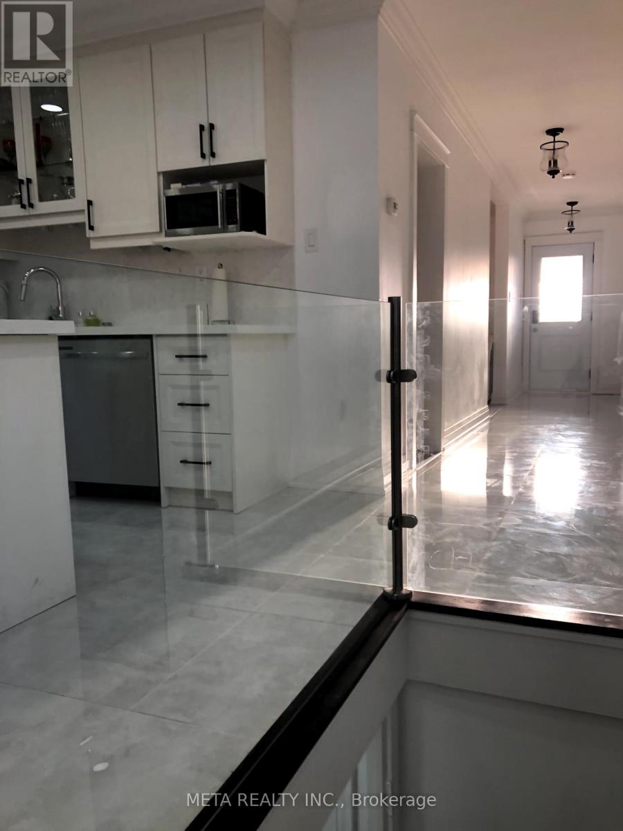 Photo 2 of 533 Westmount Avenue, Toronto ON