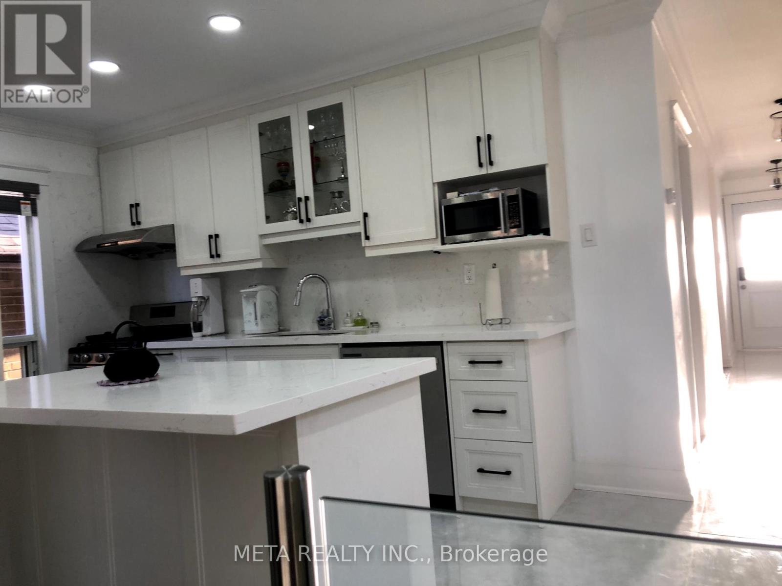 Photo 3 of 533 Westmount Avenue, Toronto ON