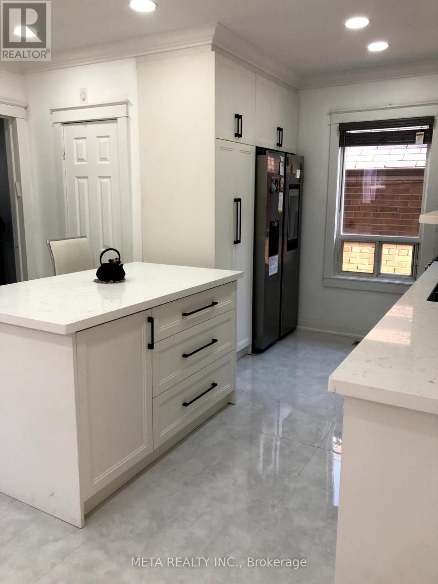 Photo 5 of 533 Westmount Avenue, Toronto ON