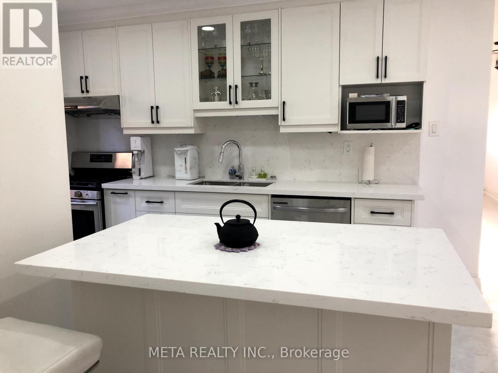 Photo 9 of 533 Westmount Avenue, Toronto ON