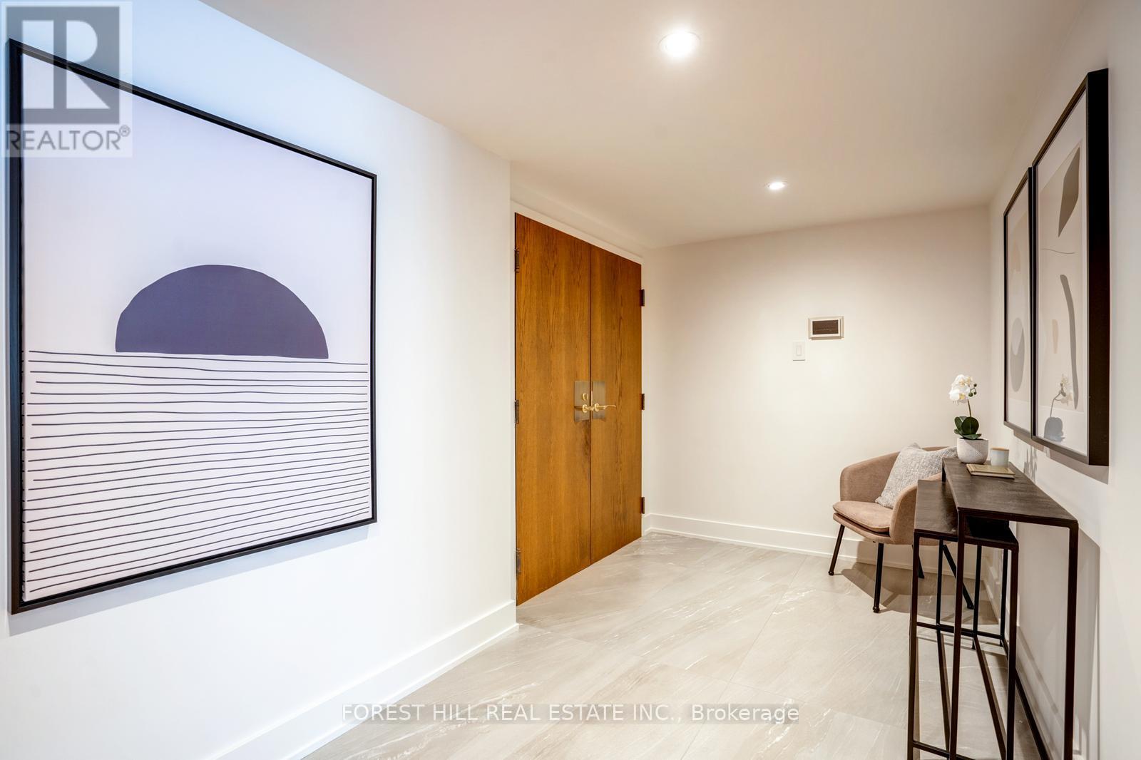 Photo 4 of 1105 1166 Bay Street, Toronto ON