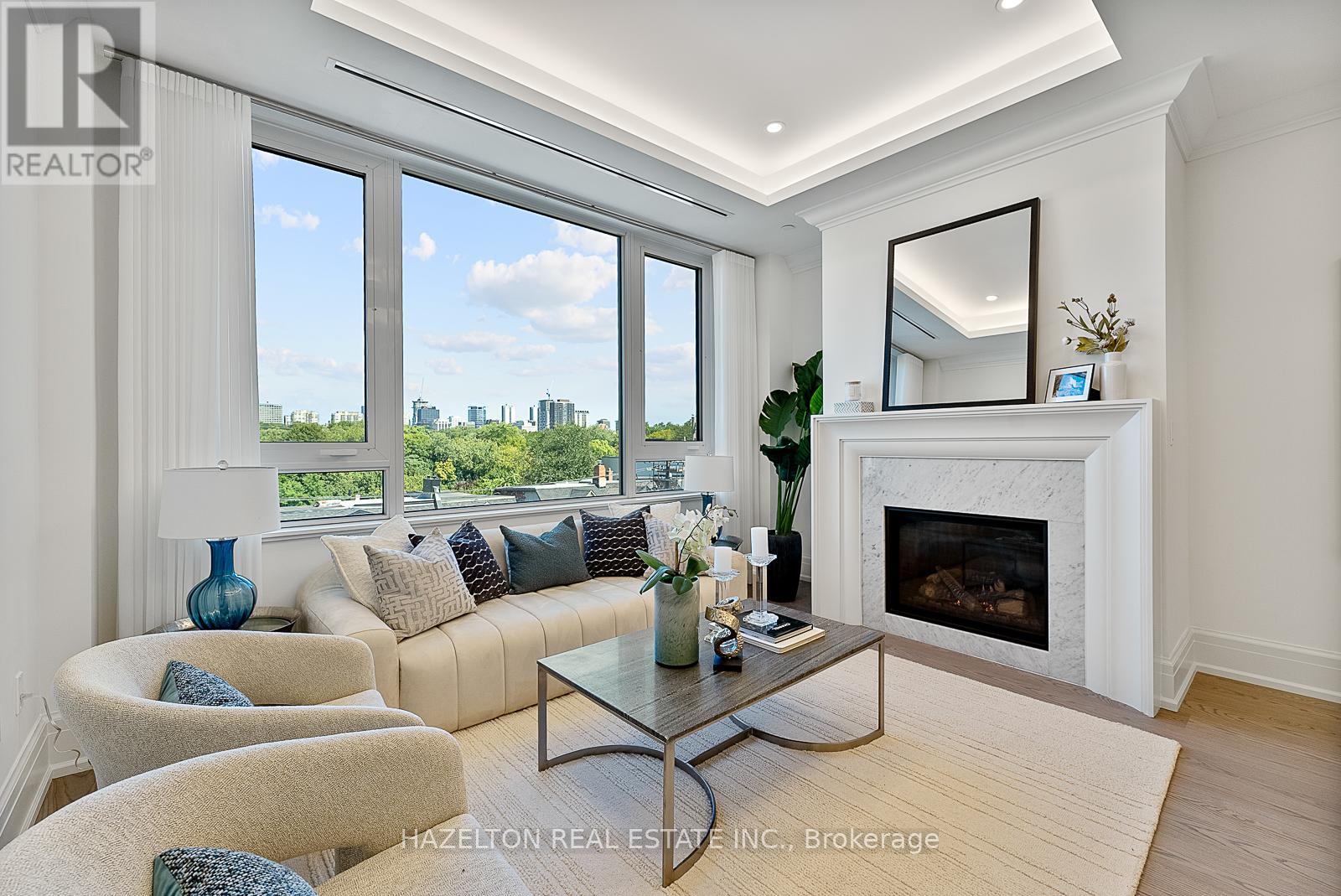Photo 4 of 404 128 Hazelton Avenue, Toronto ON