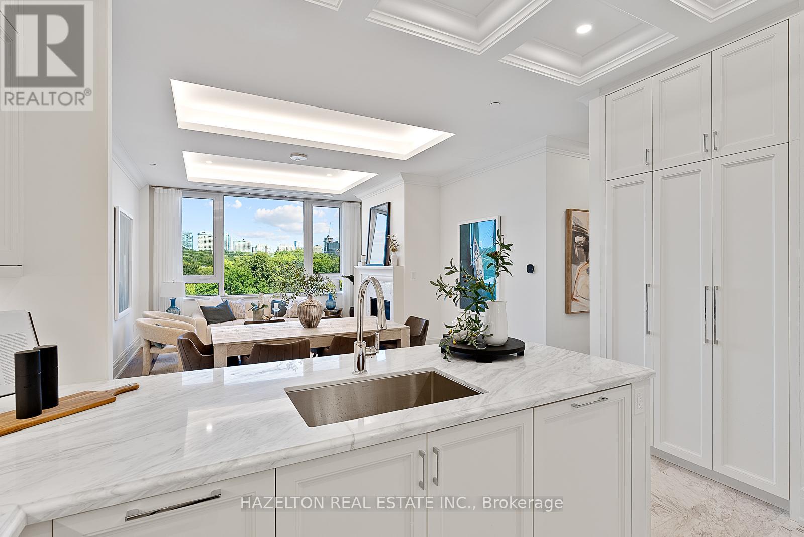 Photo 8 of 404 128 Hazelton Avenue, Toronto ON