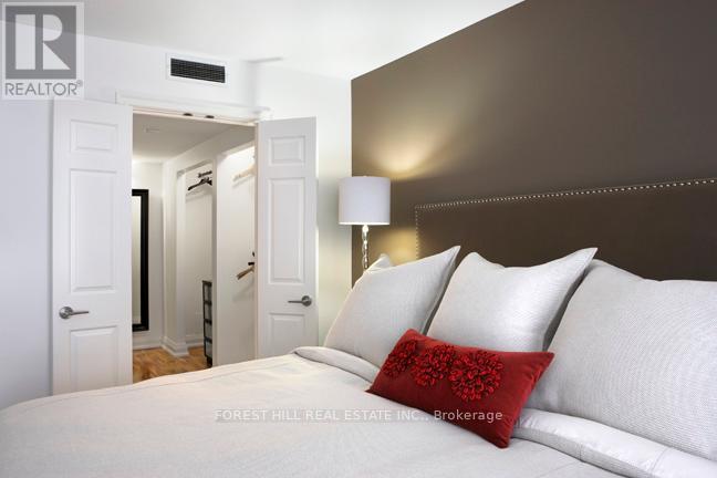 Photo 10 of 507 164 Cumberland Street, Toronto ON