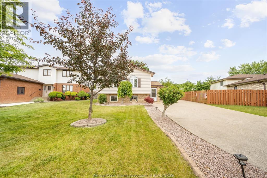 Photo 4 of 1130 Stanley Street, Windsor ON