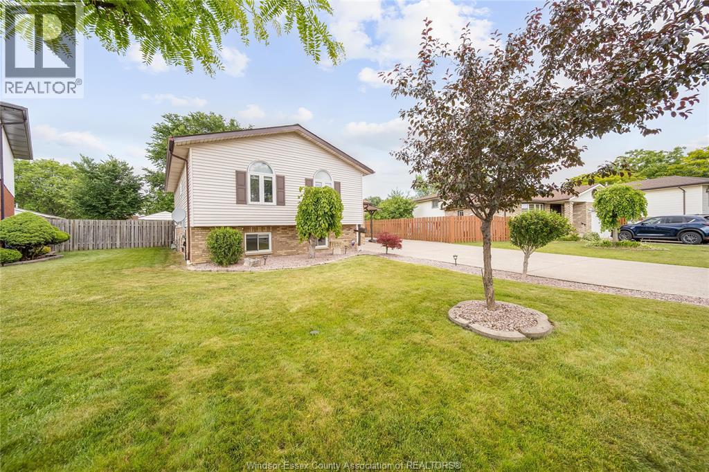 Photo 5 of 1130 Stanley Street, Windsor ON
