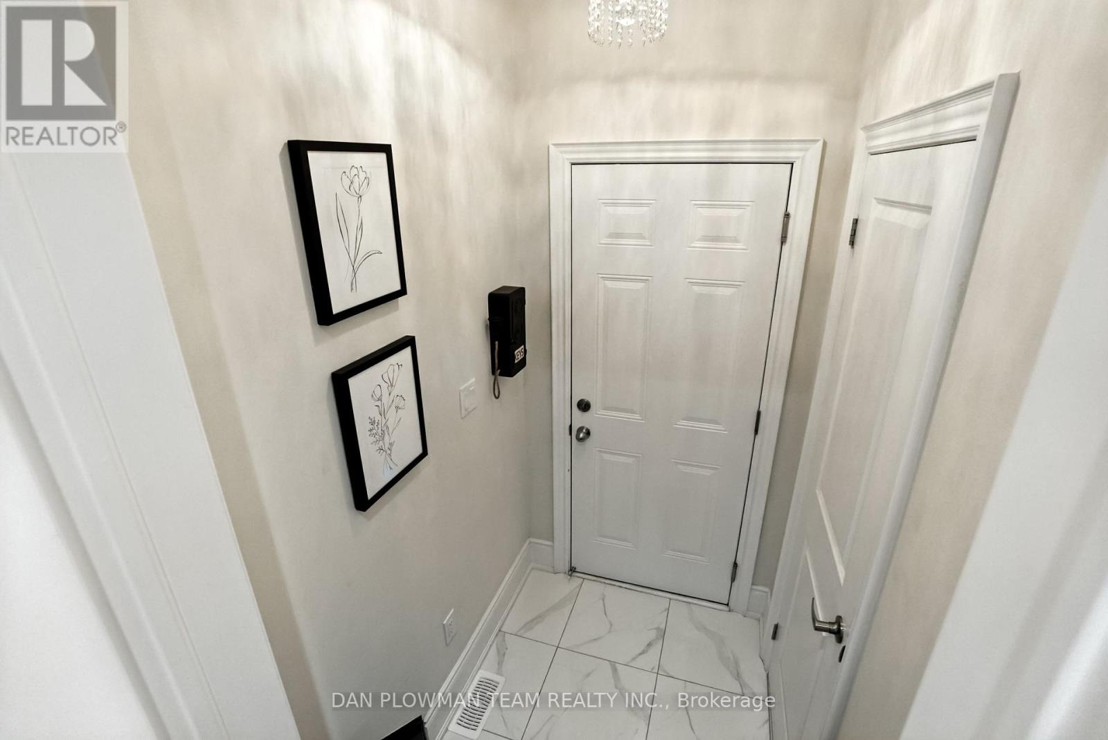 Photo 5 of 6703 Thickson Road N, Whitby ON