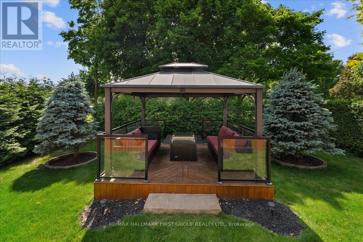 Photo 31 of 2098 Liverpool Road, Pickering ON