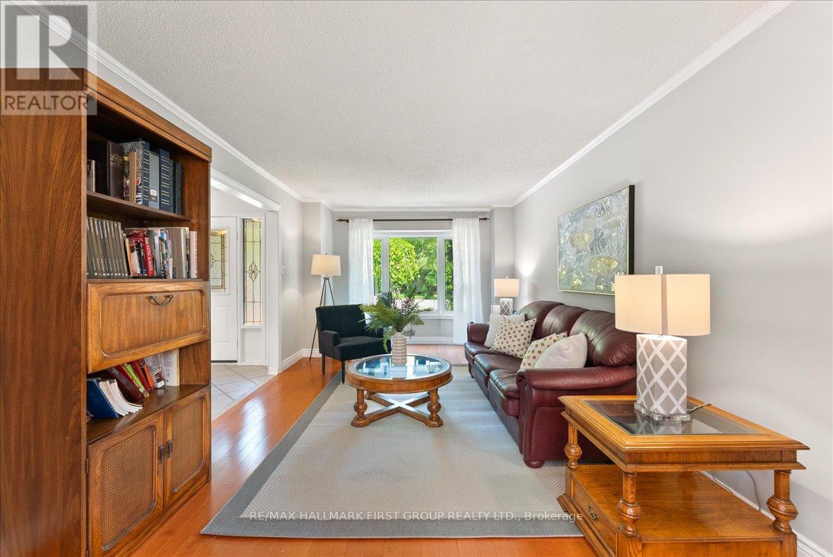 Photo 5 of 2098 Liverpool Road, Pickering ON