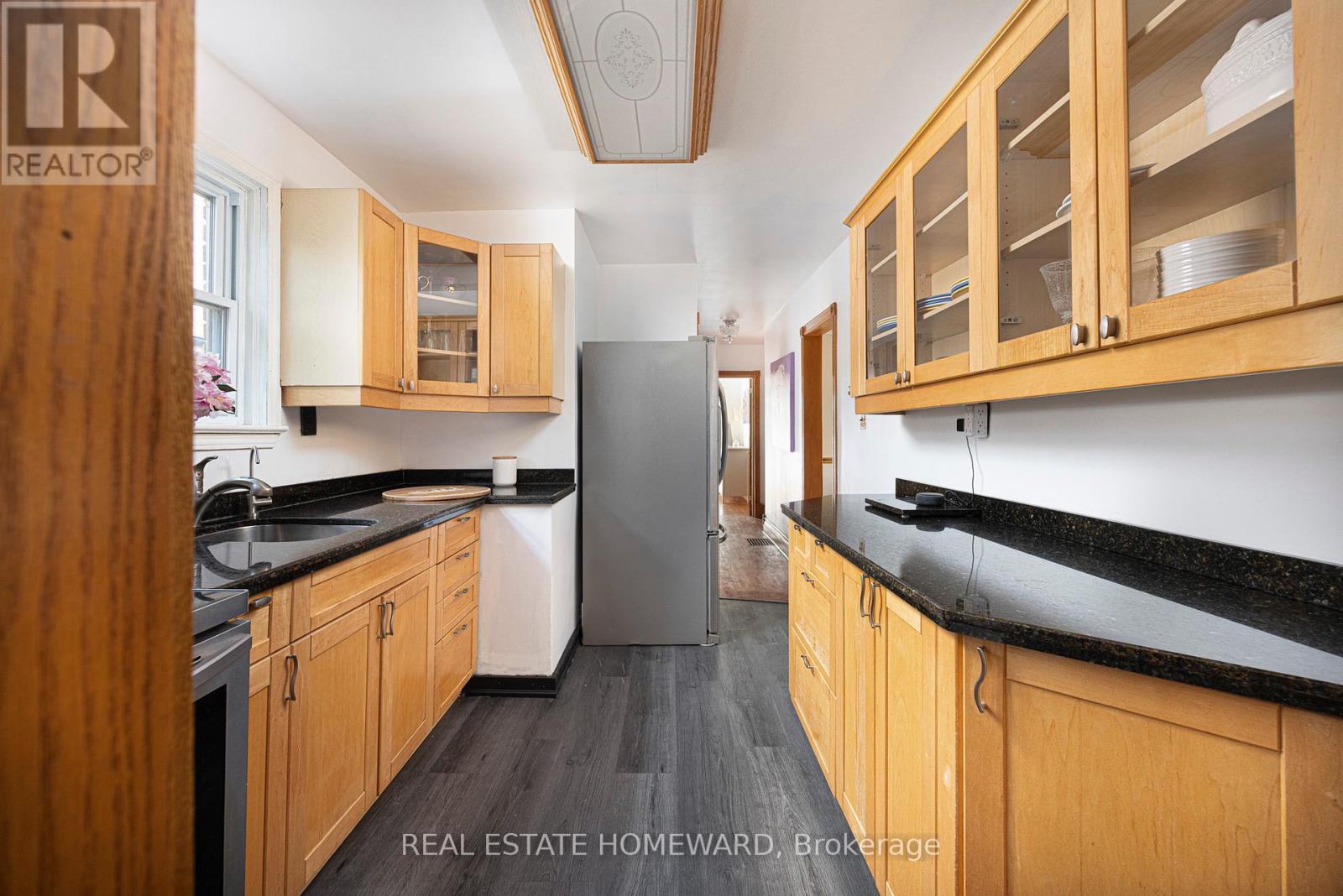Photo 10 of 121 Sandown Avenue, Toronto ON